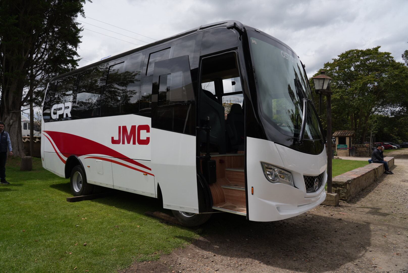 JMC expande su operación al mercado de buses en Colombia