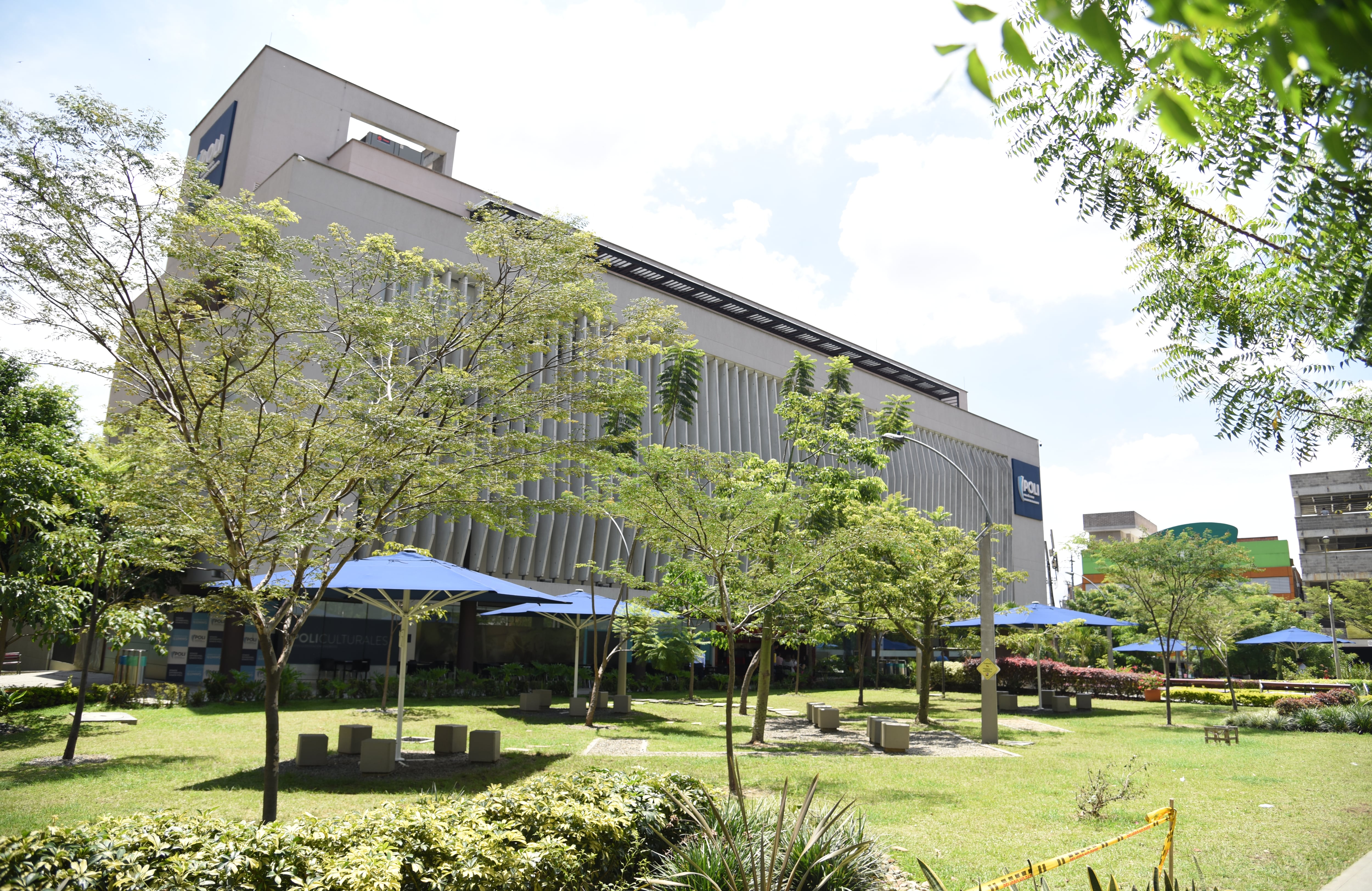 La institución está comprometida con una educación pertinente, flexible y conectada con las transformaciones sociales y del mercado.