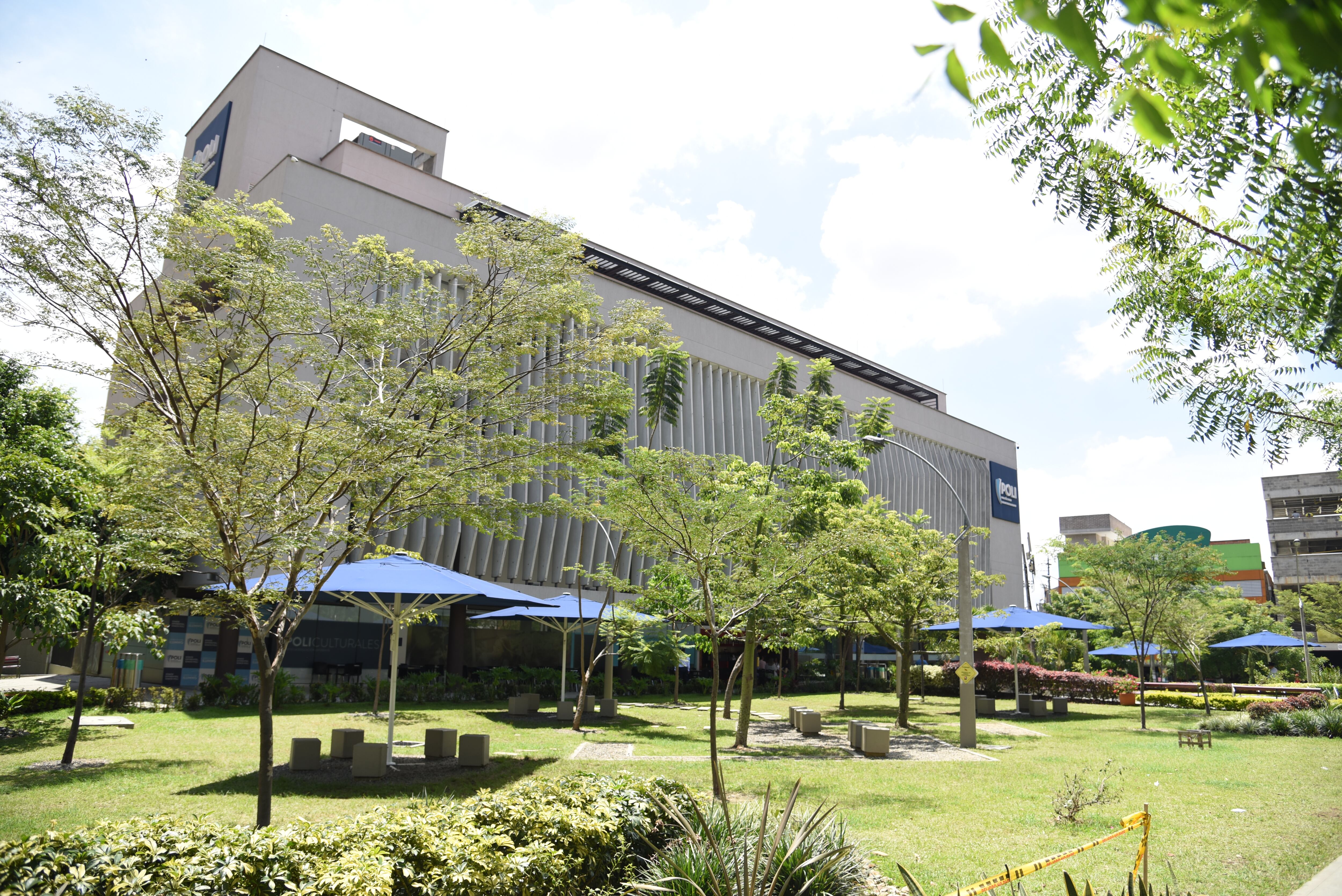 La institución está comprometida con una educación pertinente, flexible y conectada con las transformaciones sociales y del mercado.