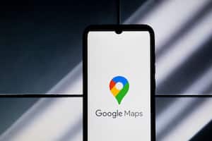 Google Maps es una aplicación de navegación que ofrece información en tiempo real.