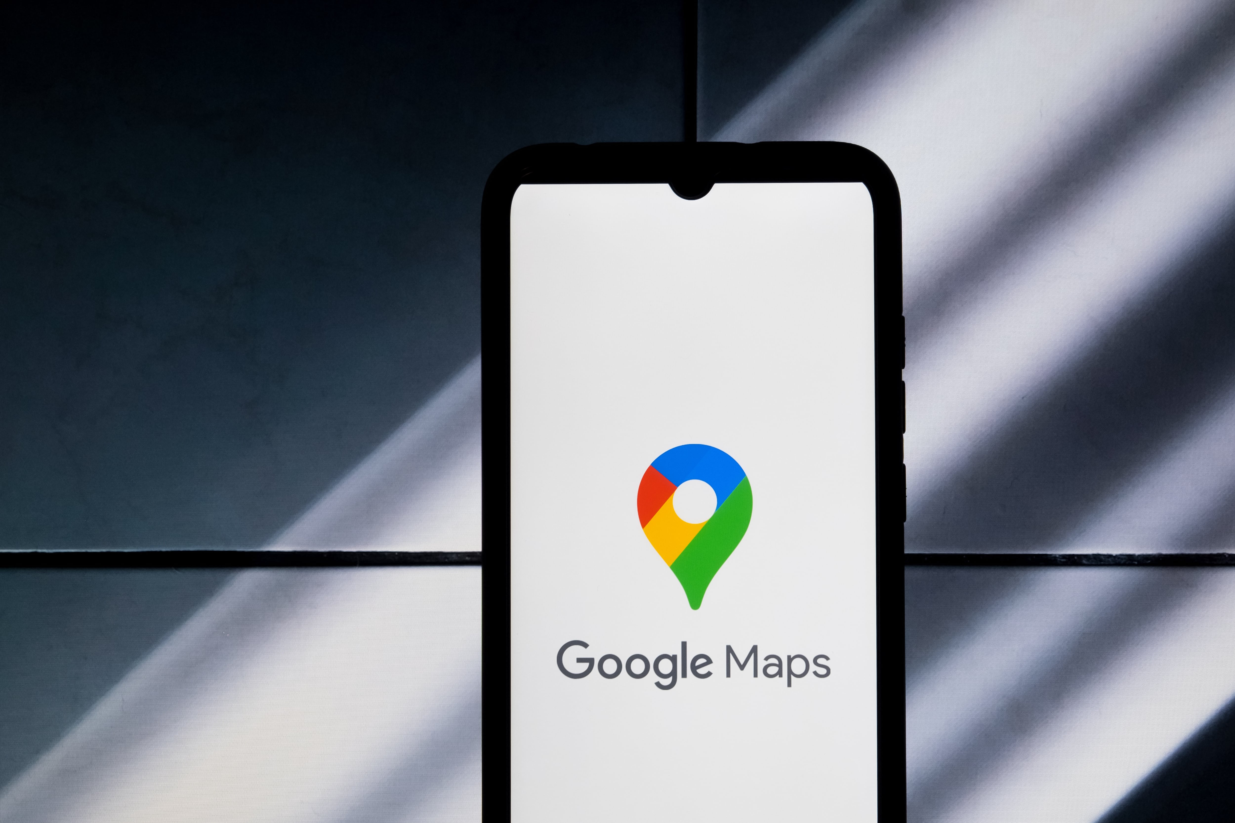 Google Maps es una aplicación de navegación que ofrece información en tiempo real.