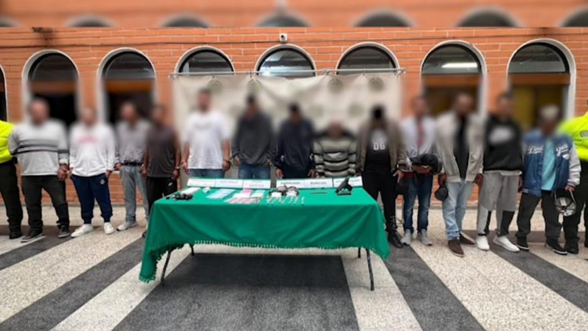 Acusan a banda de Medellín de camuflar fentanilo en tusi.