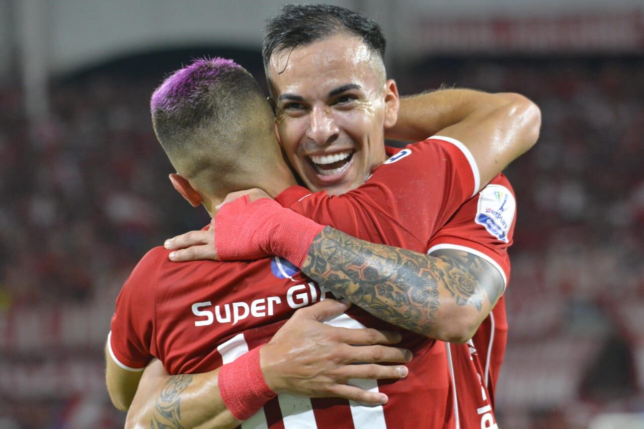 Imagen del juego entre América y Deportivo Cali, en una edición más del clásico vallecaucano por la fecha 17 de la Liga colombiana. Foto: Jorge Orozco / El País