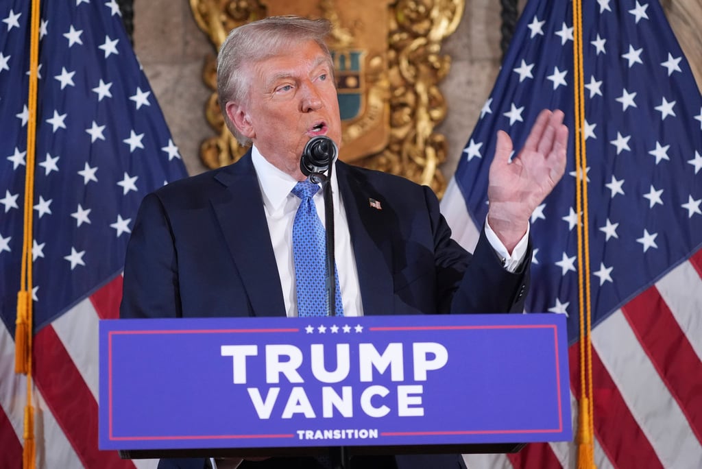 El presidente electo Donald Trump habla durante una conferencia de prensa en Mar-a-Lago, el lunes 16 de diciembre de 2024, en Palm Beach, Florida. (AP foto/Evan Vucci)