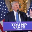 El presidente electo Donald Trump habla durante una conferencia de prensa en Mar-a-Lago, el lunes 16 de diciembre de 2024, en Palm Beach, Florida. (AP foto/Evan Vucci)