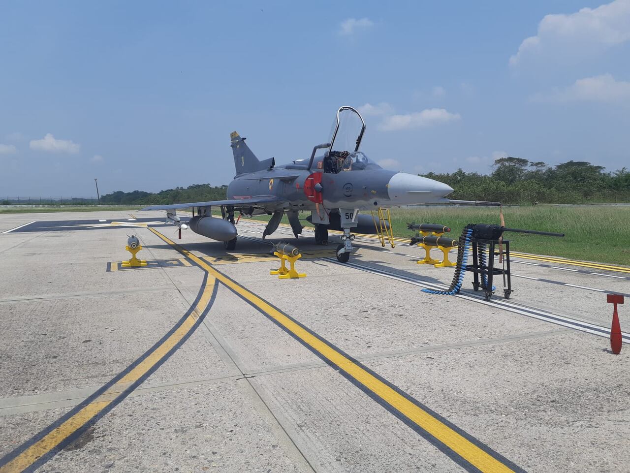 La Fuerza Aérea tiene cerca de 100 aviones varados por falta de presupuesto para comprar recursos.