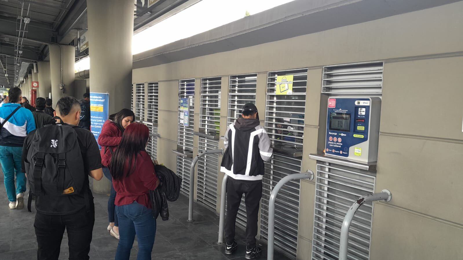 Con el estas puertas se tendrá un flujo de usuarios, son de 15 a 20 pasajeros por minuto que tiene capacidad de recibir.