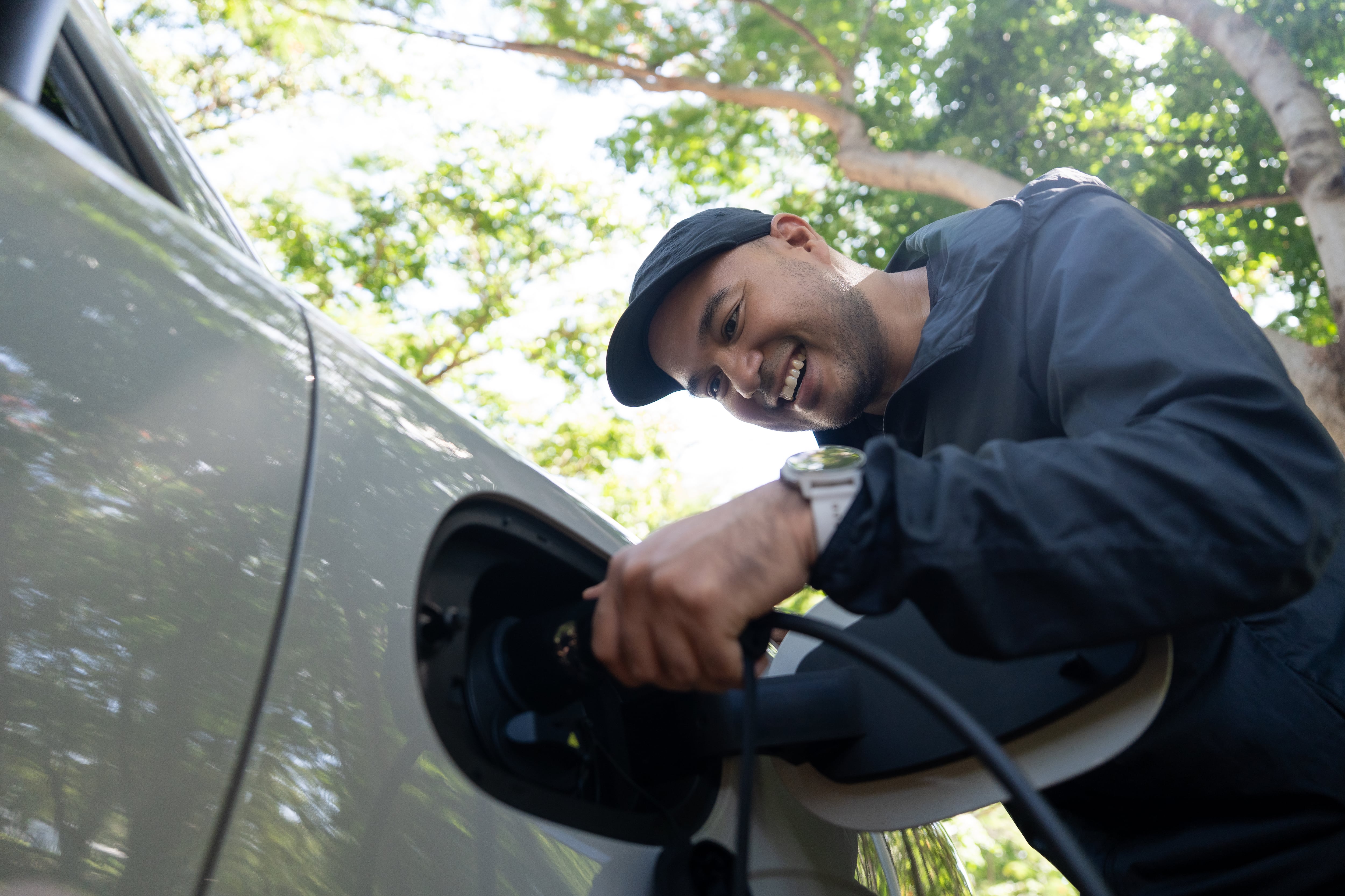 Los modelos eléctricos e híbridos continúan aumentando su participación dentro del mercado de vehículos nuevos en Colombia.