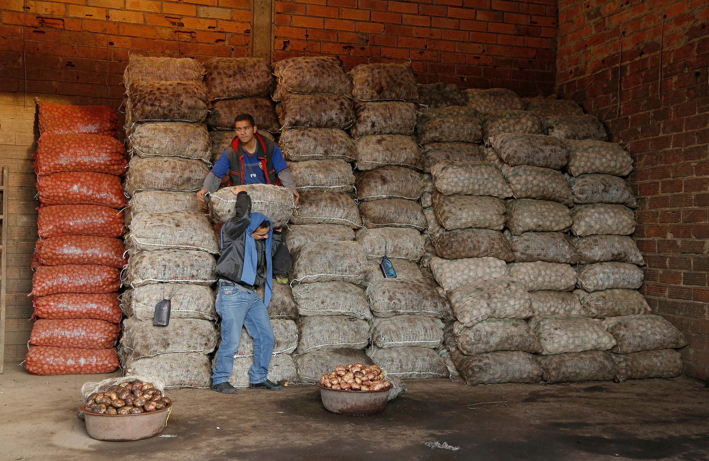 Los rostros del hambre que deja el alto costo de los alimentos