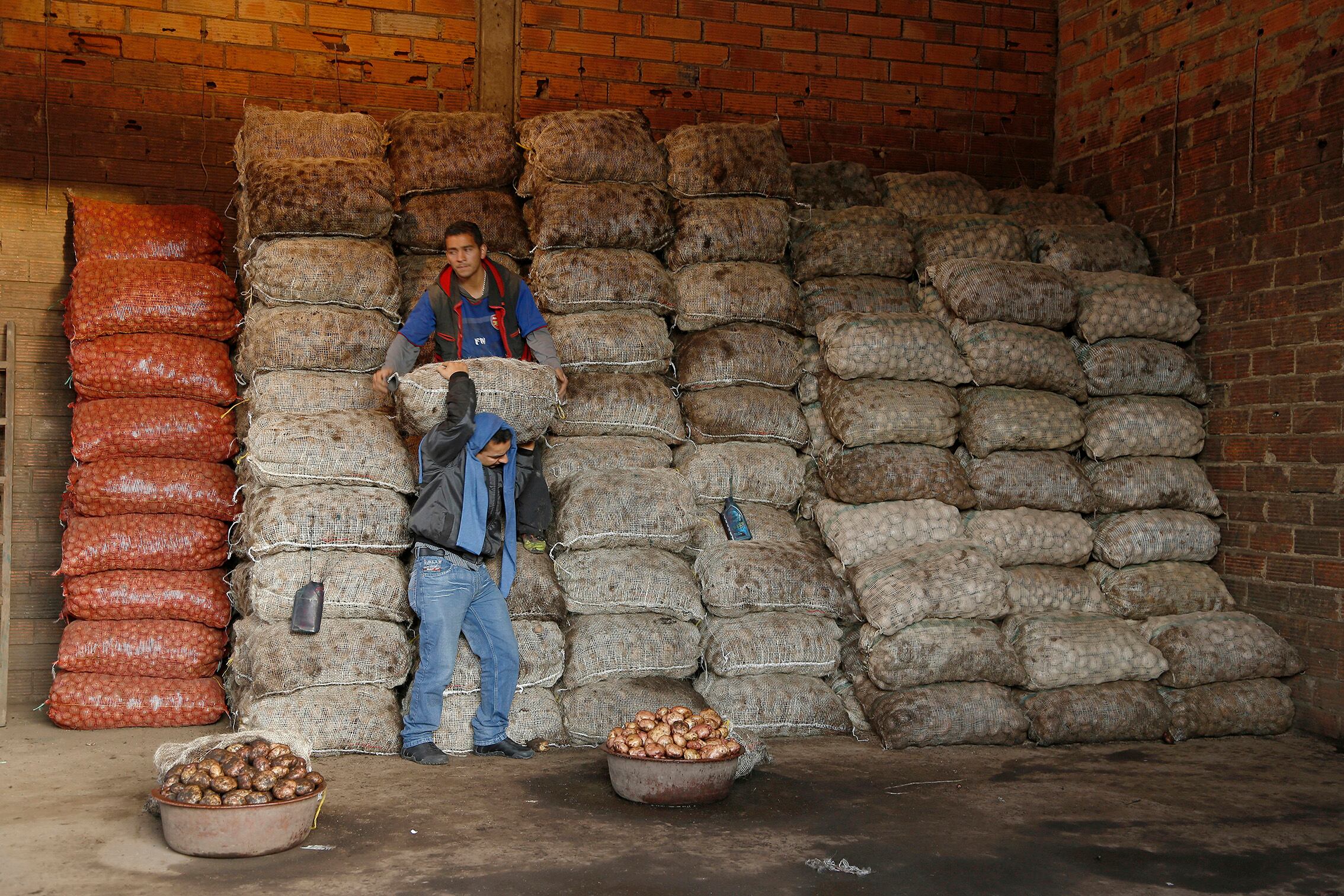 Los rostros del hambre que deja el alto costo de los alimentos