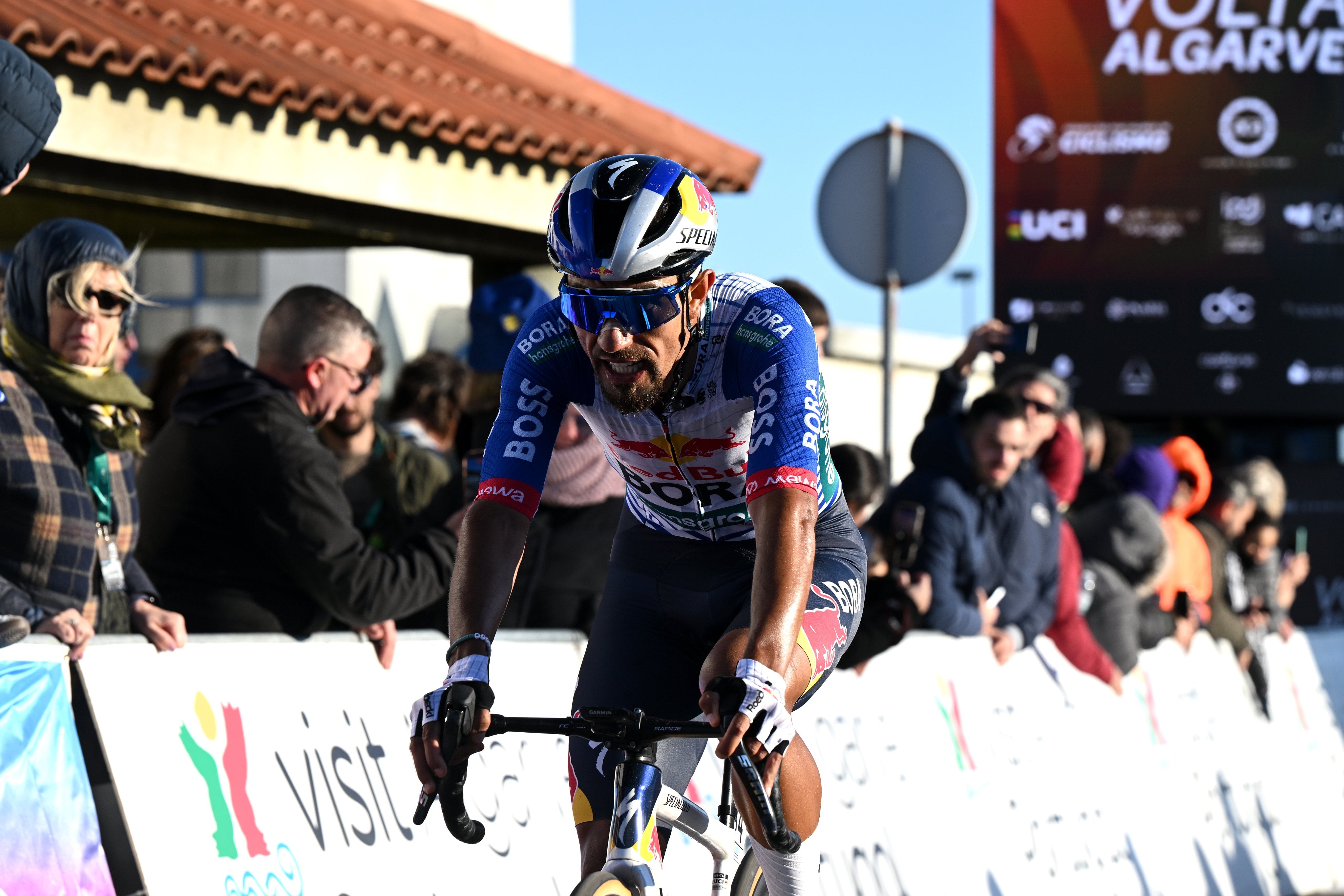 La fracción de 175 km puso a prueba la resistencia de los ciclistas.