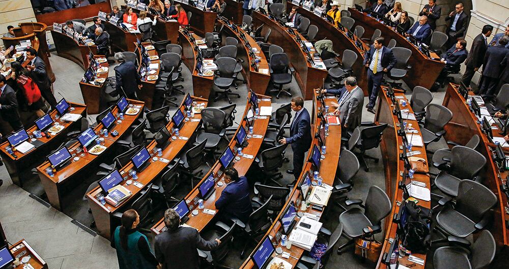 El representante Gabriel Santos culpó a la Cámara por el retraso en el trámite para reducir las vacaciones de los congresistas. 