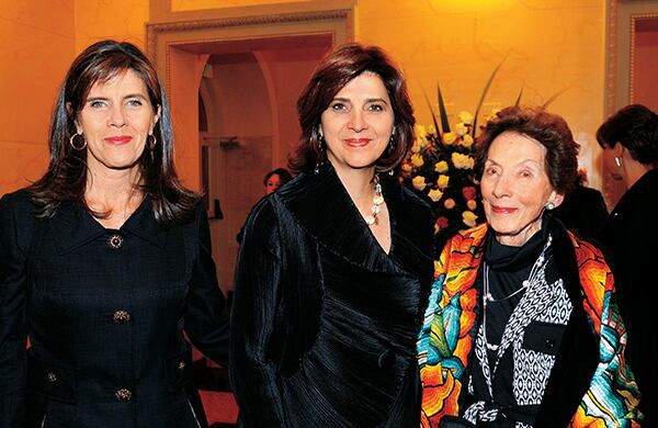 Carolina Holguín, María Ángela Holguín y Lulú Cuéllar de Holguín.