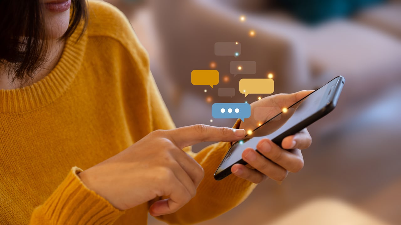 Las personas suelen expresar lo que sienten a través de mensajes por WhatsApp.