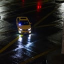Taxistas en Bogotá exigen a las autoridades investigar las circunstancias al rededor de la muerte de Jhon Fredy Quiceno, un taxista de 28 años, en la localidad de Ciudad Bolivar en Bogotá. (Photo by Sebastian Barros/NurPhoto via Getty Images)