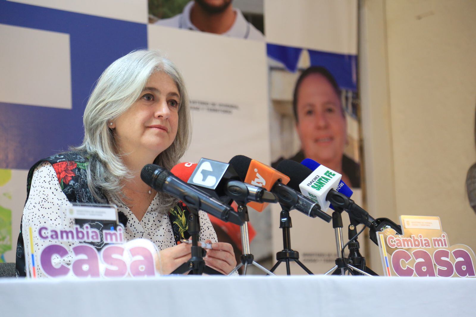 La ministra de Vivienda, Ciudad y Territorio Catalina Velasco, entregó detalles de la convocatoria Cambia Mi Casa.