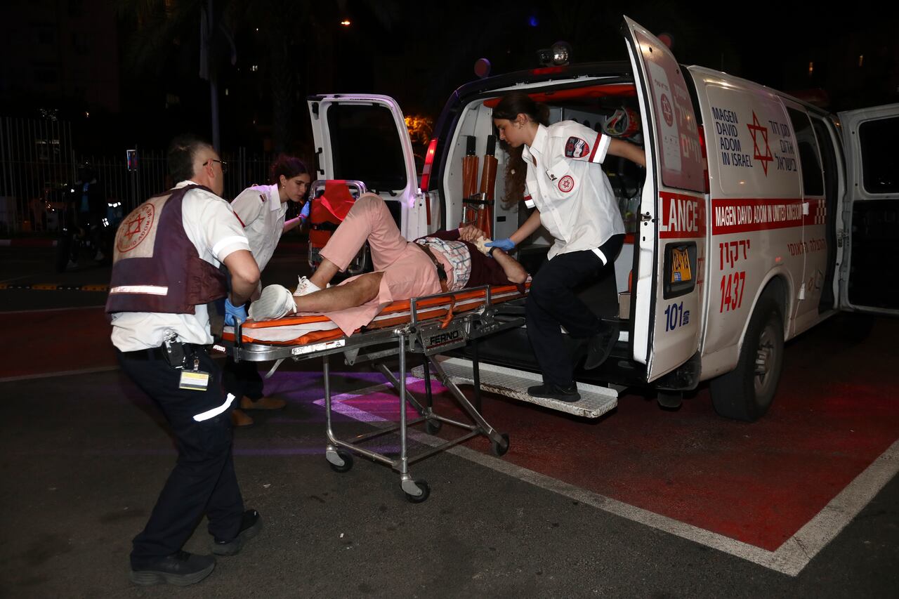 Israel anunció el viernes por la noche la movilización de policías de reserva y refuerzos militares tras la muerte de tres personas en dos atentados.
