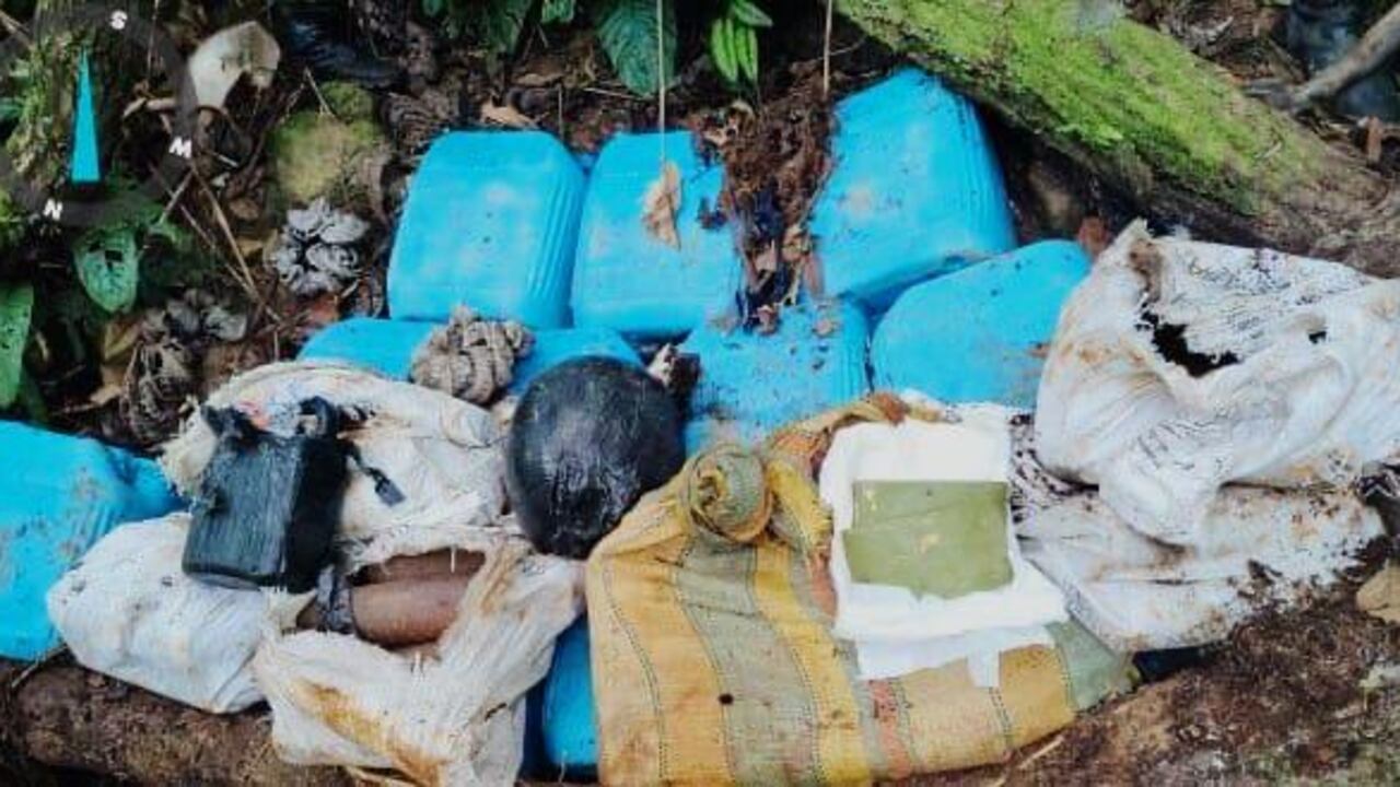 Estos elementos aparentemente habían sido instalados por miembros del Bloque Magdalena Medio, Estructura 33, en la vereda Manzanares, ubicada en el municipio de El Tarra, en Norte de Santander.