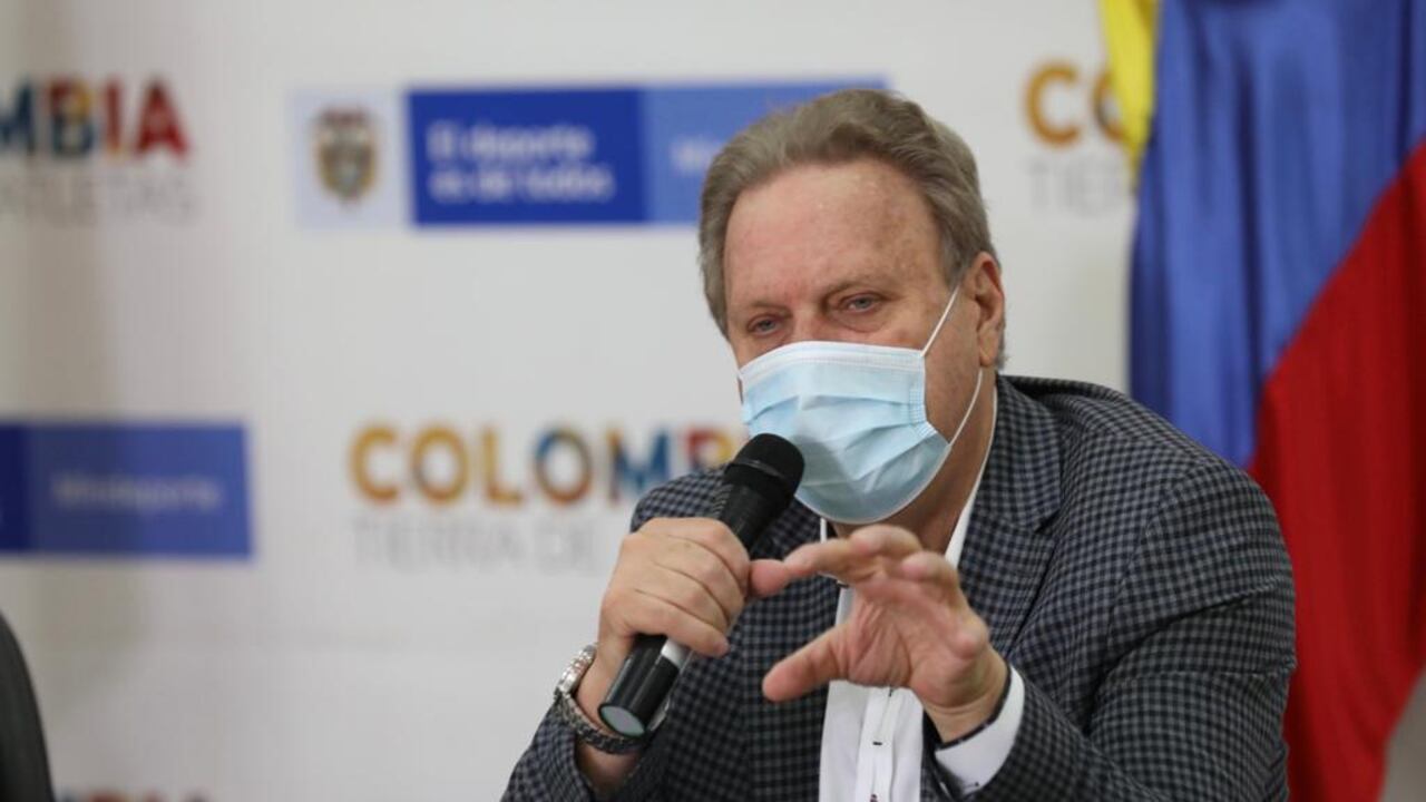 Gobierno anuncia 3000 millones de pesos para apoyar el fútbol profesional femenino.
Ministro del Deporte Guillermo Herrera Castaño
Bogota nov 3 del 2021
Foto MinDeporte