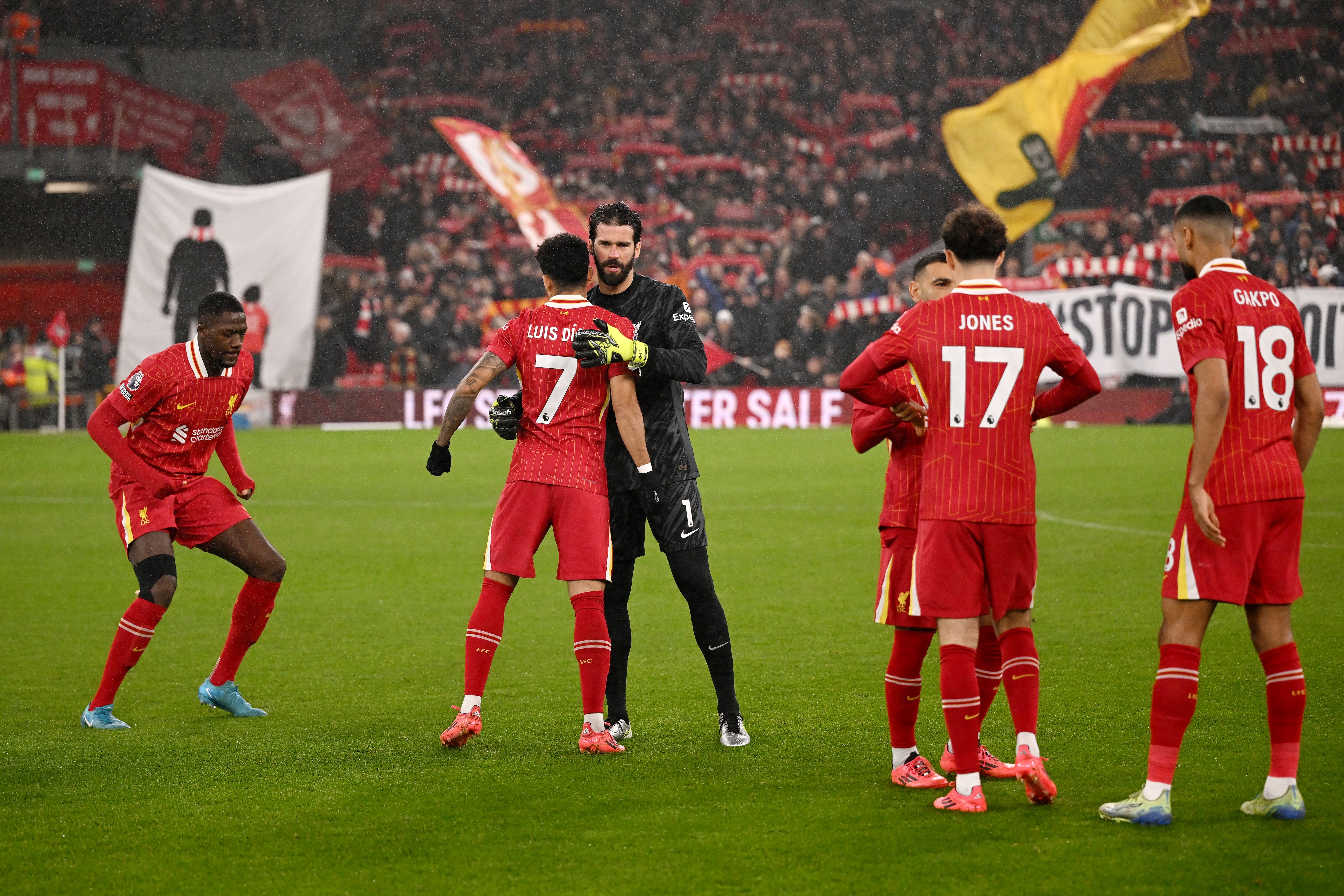 Liverpool se mantiene en la cima de la Premier