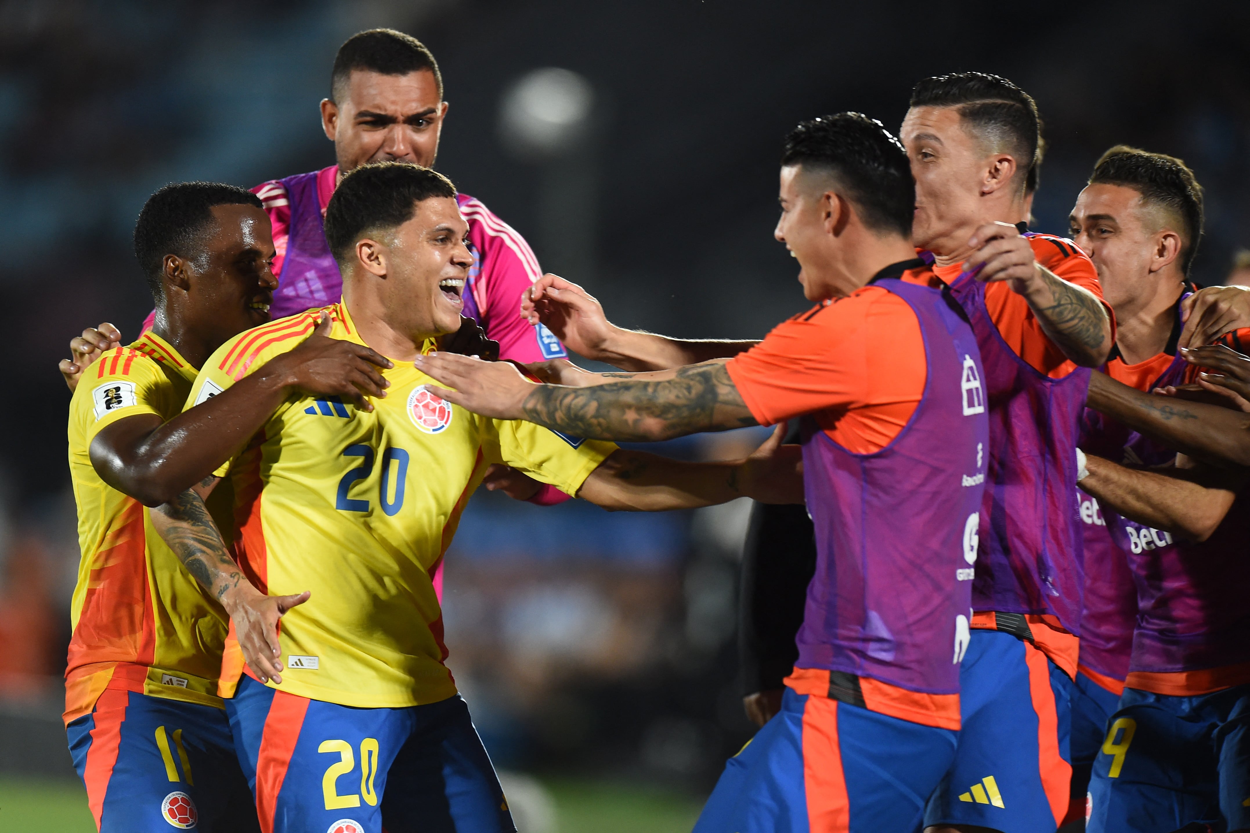 Colombia's midfielder #20 Juan Fernando Quintero celebrates with teammates after scoring during the 2026 FIFA World Cup South American qualifiers football match between Uruguay and Colombia at the Centenario stadium in Montevideo on November 15, 2024. (Photo by DANTE FERNANDEZ / AFP)