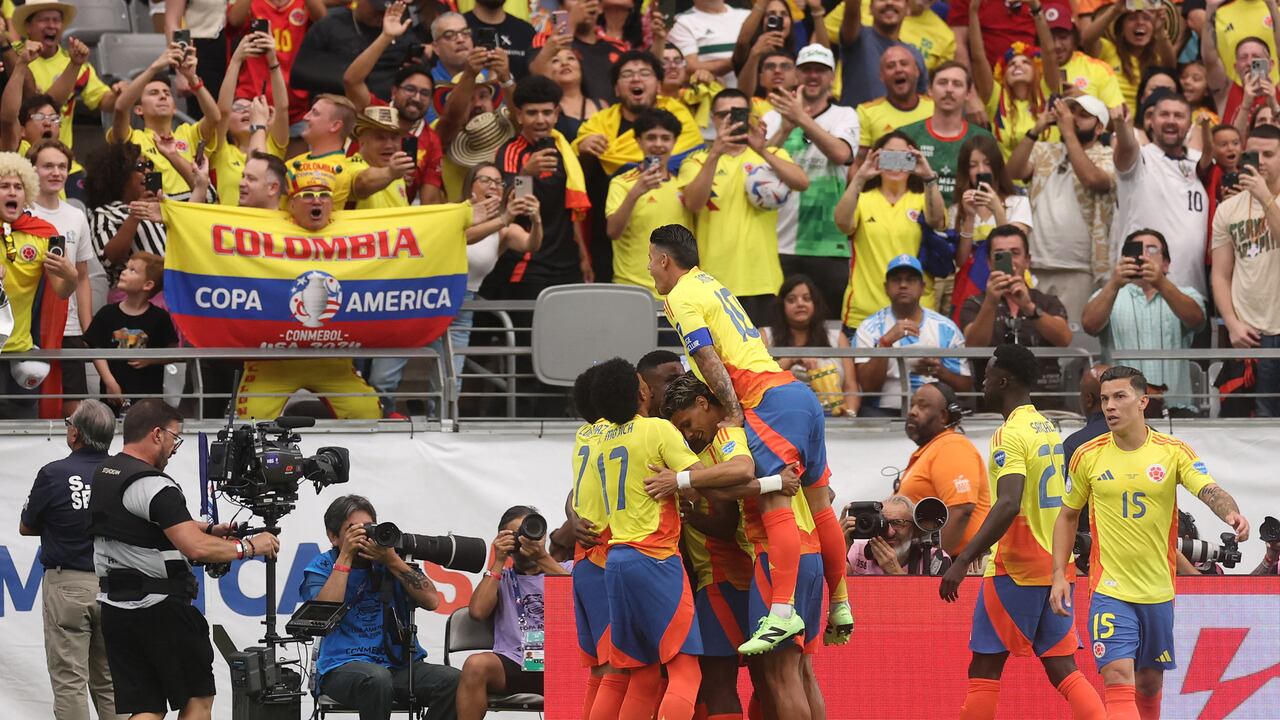 Colombia celebrando el gol de Jhon Córdoba contra Panamá
