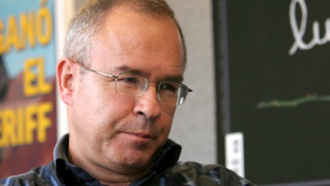 Gustavo Salazar trabajó 20 años como abogado de los principales capos del narcotráfico de Colombia. Se convirtió en el confidente de muchos de ellos. Ahora, está dispuesto a contar todos sus secretos