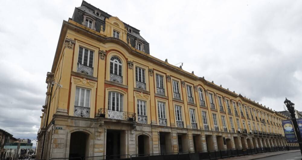 Fachada Alcaldía de Bogotá, Semana