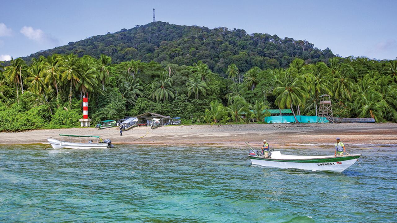 En Gorgona se construye un proyecto militar que es defendido por la Fuerza Pública pero es criticado por ambientalistas.