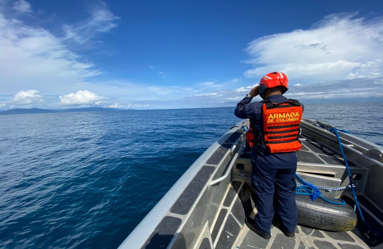 Las autoridades colombianas y panameñas llevan más de 30 horas de búsqueda de por lo menos seis personas que desaparecieron en altamar.