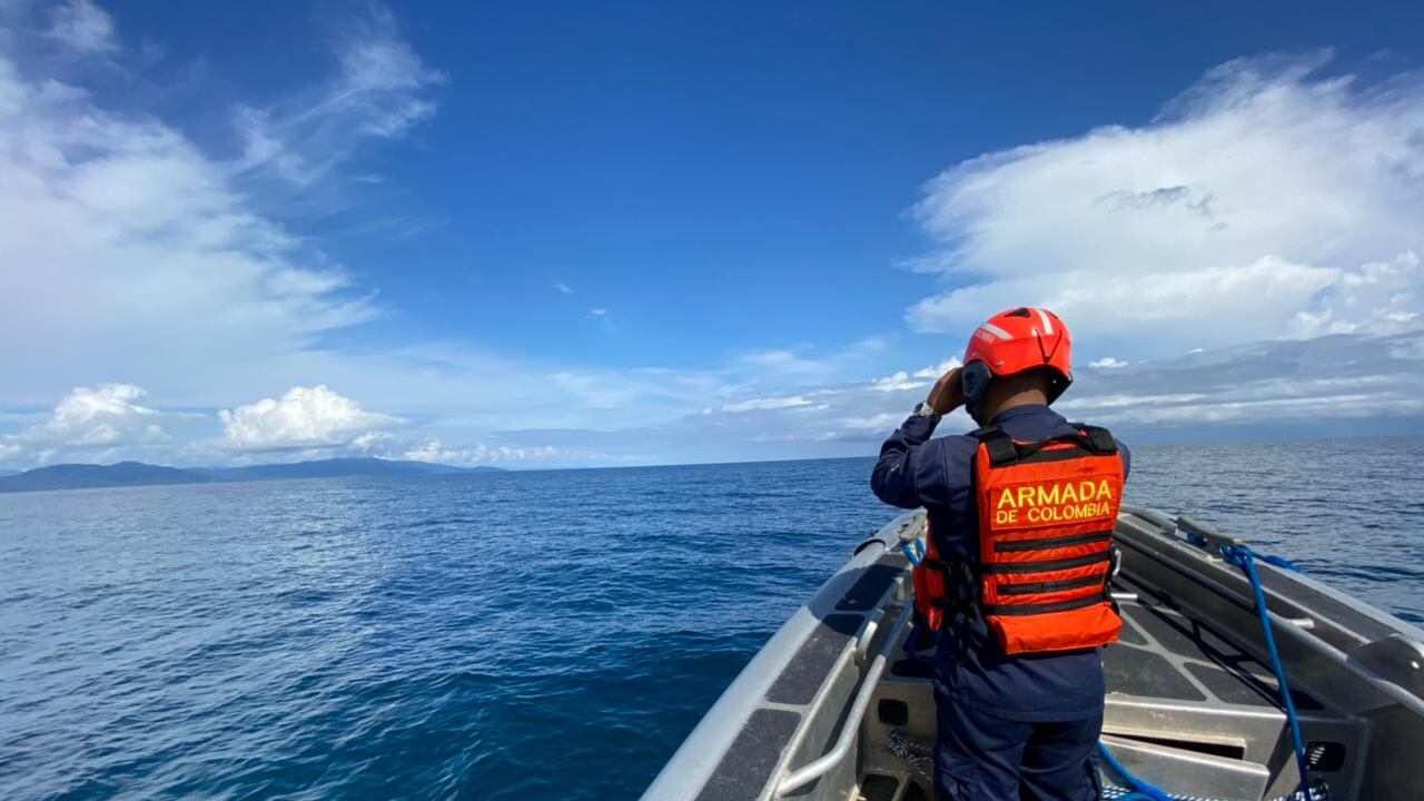 Las autoridades colombianas y panameñas llevan más de 30 horas de búsqueda de por lo menos seis personas que desaparecieron en altamar.