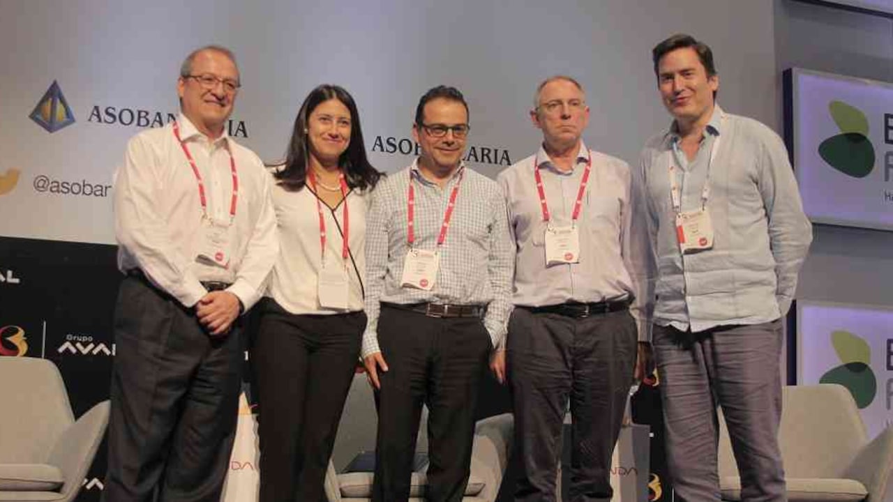 Santiago Fernández de Lis, Juliana Lagos, Carlos Enrique Rodríguez, Rudy Araujo y Santiago Castro en la 52 Convención Bancaria.