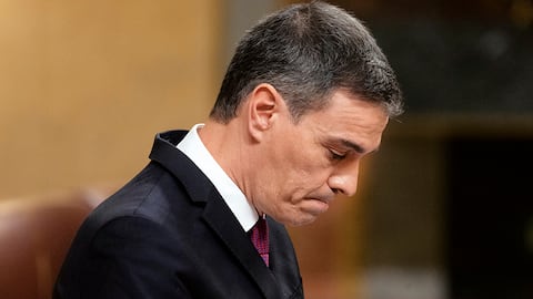 Con una fuerte oposición en el Congreso, Pedro Sánchez podría enfrentar una moción de censura que lo saque del cargo.