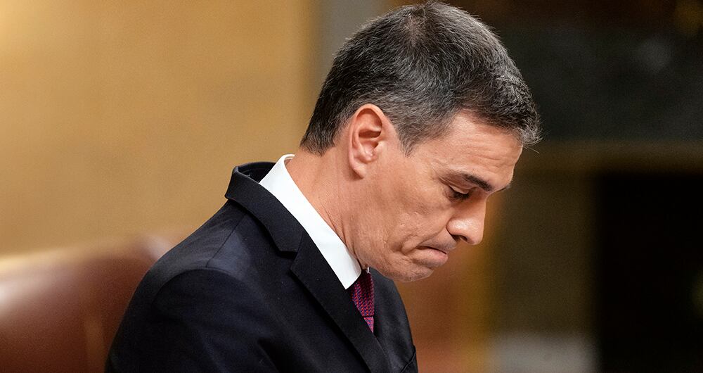  Con una fuerte oposición en el Congreso, Pedro Sánchez podría enfrentar una moción de censura que lo saque del cargo.