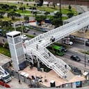 El puente bicipeatonal sobre la avenida Boyacá, frente al centro comercial El Edén, registra un avance del 95 % y su entrada en operación está prevista para el tercer trimestre de 2026, según el IDU.