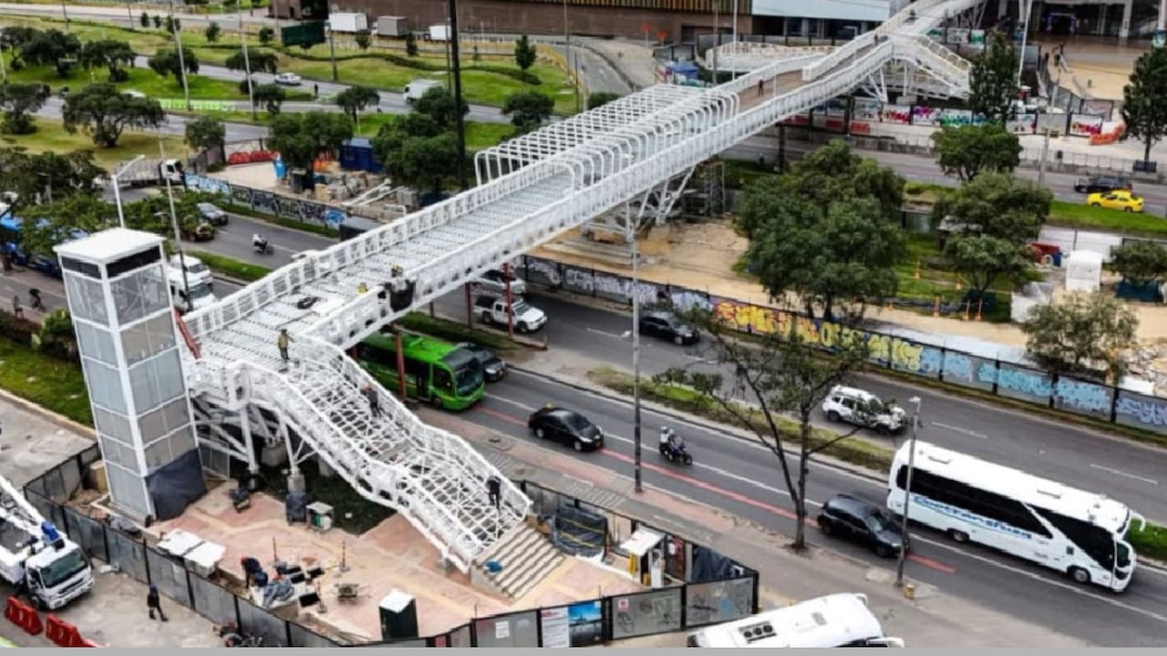 El puente bicipeatonal sobre la avenida Boyacá, frente al centro comercial El Edén, registra un avance del 95 % y su entrada en operación está prevista para el tercer trimestre de 2026, según el IDU.