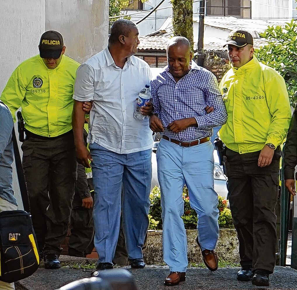 Eliécer Arboleda Torres, Alcalde de Buenaventura, es conducido a la audiencia de legalización de captura e imputación de cargos.