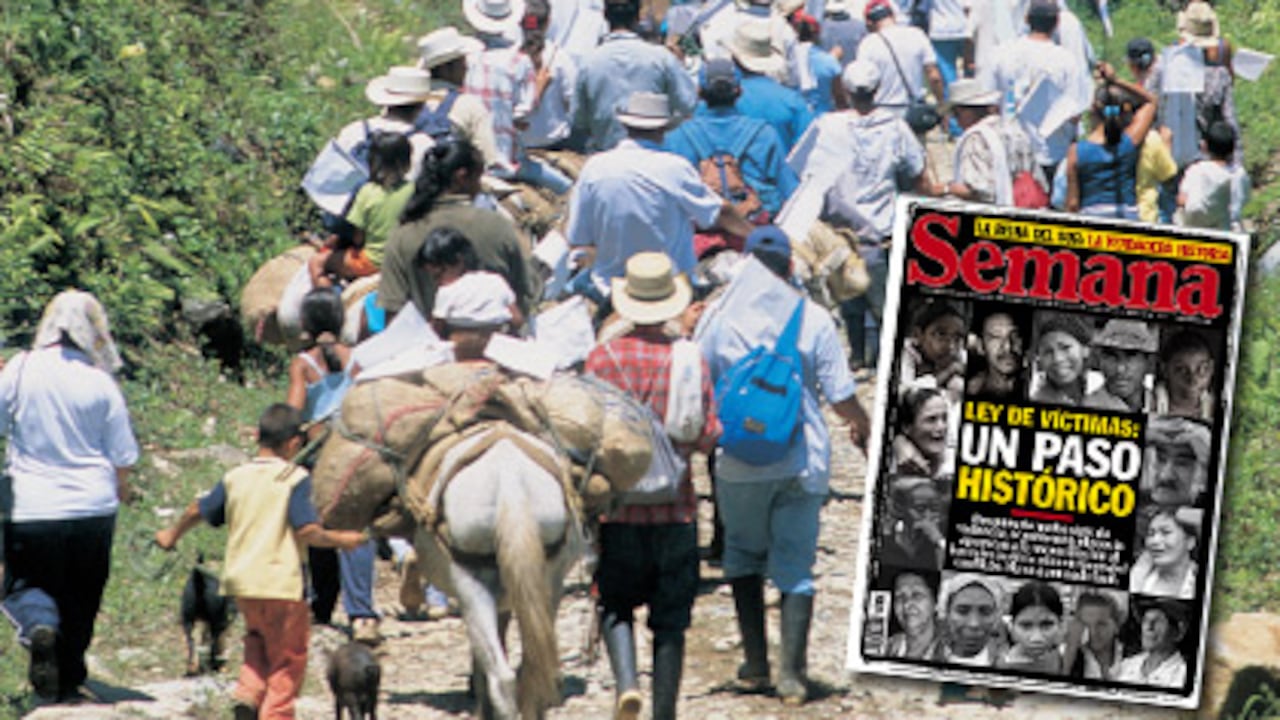 Hasta seis millones de hectáreas podrían ser objeto de restitución, bien por despojo o porque los campesinos las abandonaron por la violencia. Aquí desplazados de San Francisco, Antioquia, retornan a su vereda.