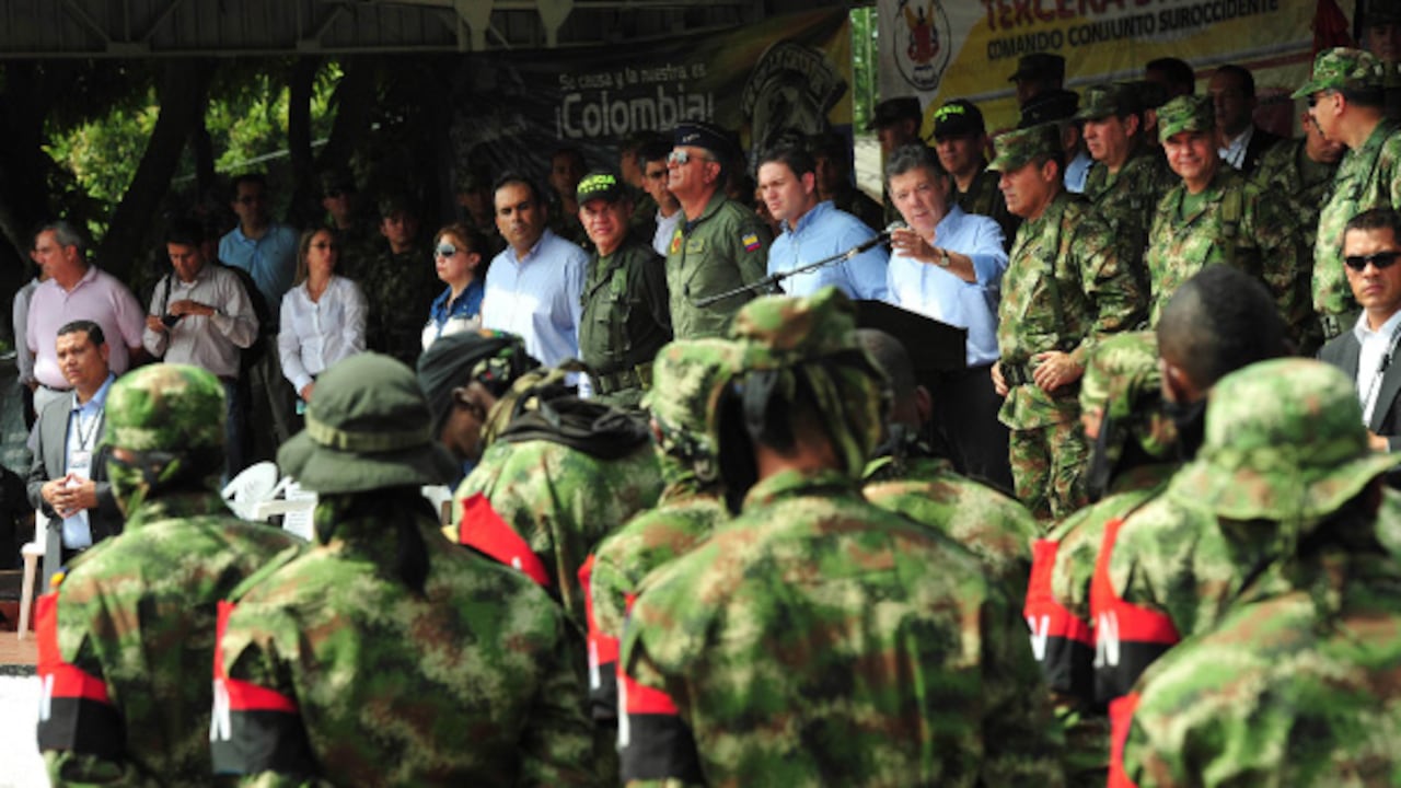 La semana pasada un grupo de 30 efectivos del ELN se desmovillizó en el Cauca y fue recibido en Cali por el presidente y el ministro de Defensa.