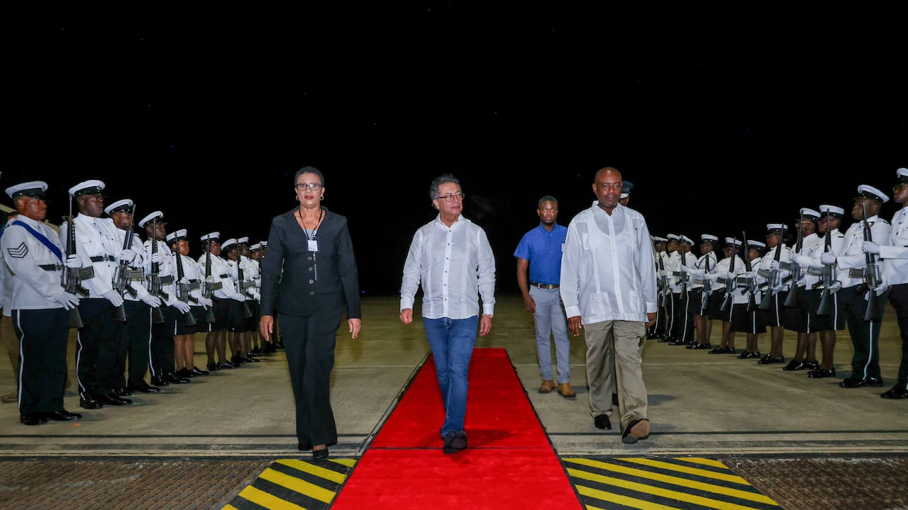 El mandatario colombiano se sumará a otros cuatro homólogos de izquierda que participarán en la cumbre: los presidentes de Brasil, Luiz Inácio Lula da Silva; Honduras, Xiomara Castro; Cuba, Miguel Díaz-Canel; y Bolivia, Luis Arce. Foto: Presidencia