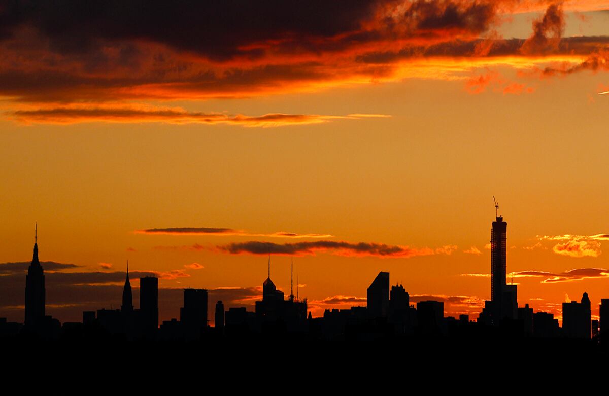 El sol se oculta tras el horizonte de Nueva York. La foto es del martes, 16 de septiembre. (AP)