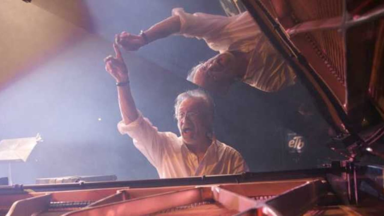 Considerado uno de los mejores músicos y cerebros fugados del país, el colombiano Edy Martínez regresará al Teatro Libre con su Quinteto de Jazz.