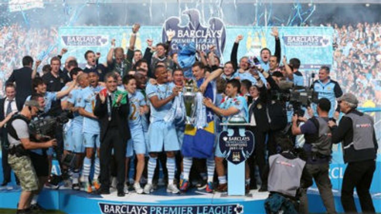 El cuadro inglés Manchester City celebra el campeonato de la Premiere League.