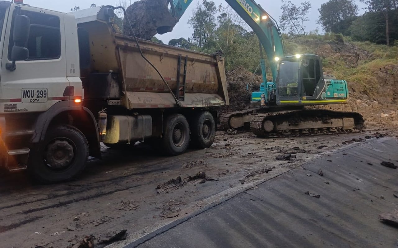 El mal clima en la zona del derrumbe hace imposible la apertura de la vía al Llano.