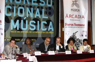 De izquierda a derecha; Alberto Urrego, Presidente de Sayco; Paula Moreno, Ministra de Cultura; Iván Benavides, Moderador y productor Musical; Eduardo Arias, Moderador y Periodista; Totó La Momposina, Cantante y Hector Buitrago, Bajista de Aterciopelados