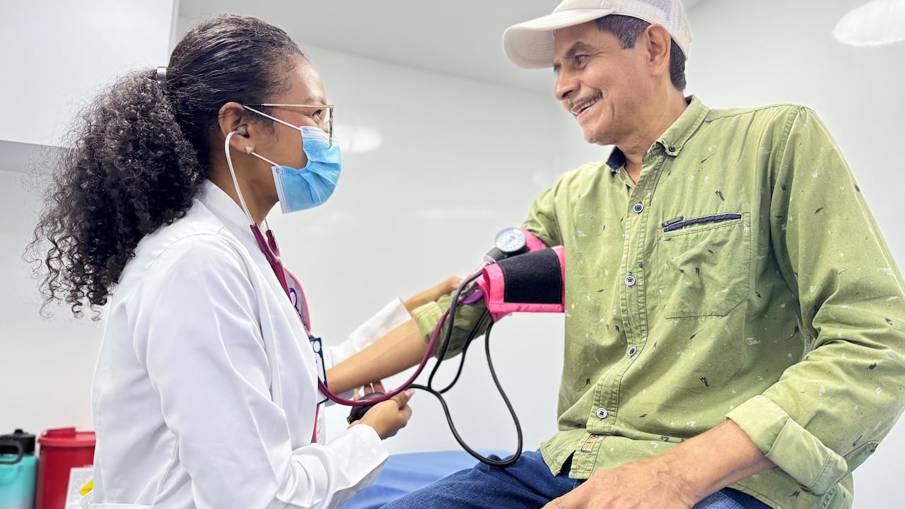 La estrategia prioriza población vulnerable, con énfasis en
niños, niñas, mujeres gestantes, adultos mayores y comunidades étnicas.