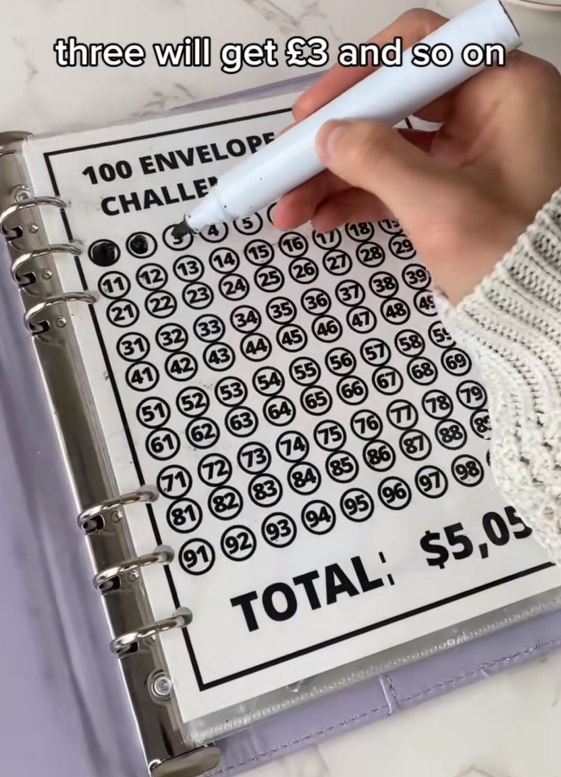 Debe marcar día por día el número los dólares que ahorró