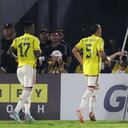 Colombia celebrando el gol, de penal, convertido por Santo Borré ante Paraguay.
