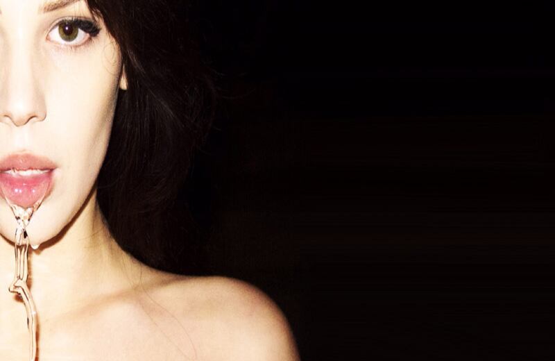 La británica tiene aproximadamente 16.300 seguidores en Instagram, donde publica imágenes casi a diario.