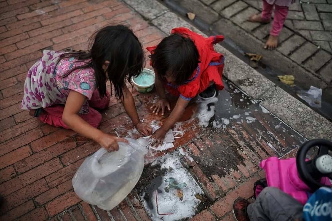 Indígenas embera parque Tercer Milenio